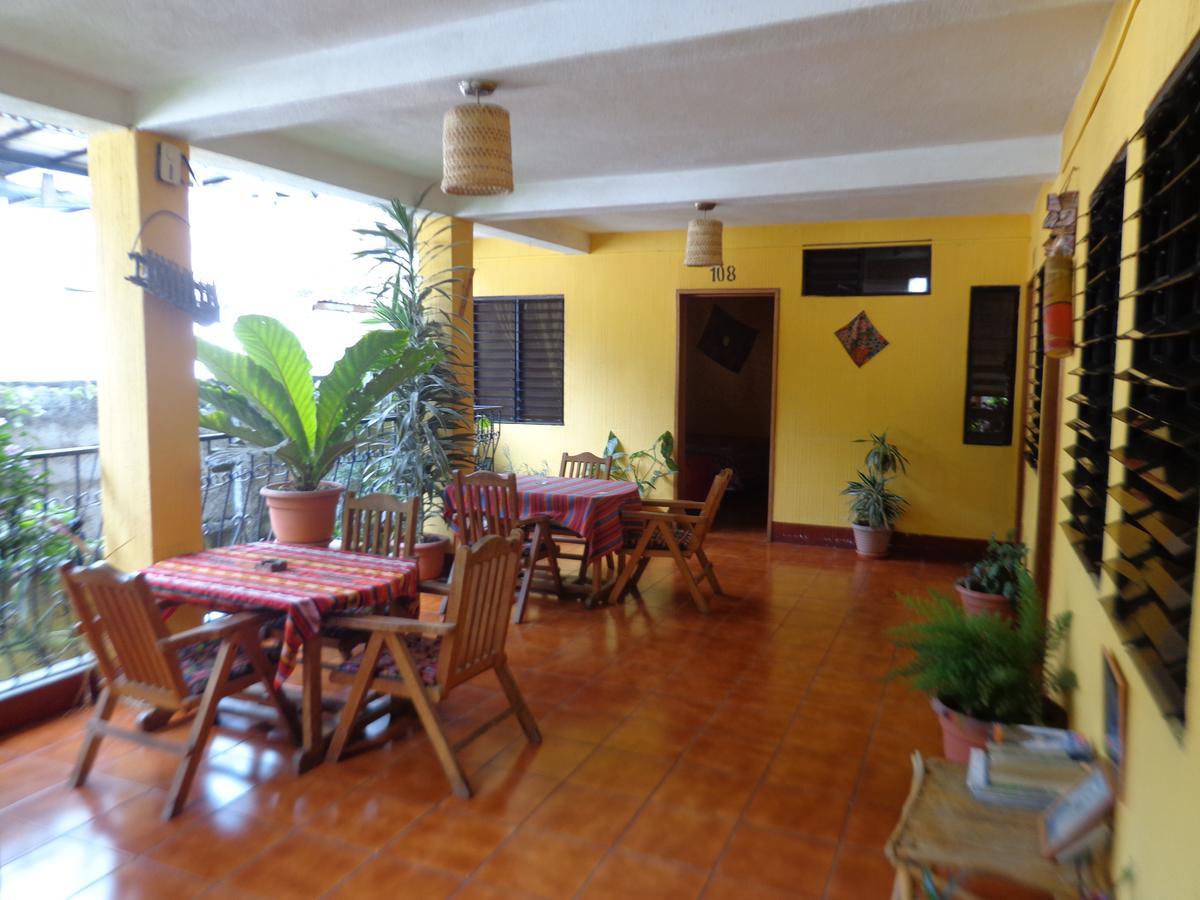 Hotel Encuentro Del Viajero Panajachel Ngoại thất bức ảnh