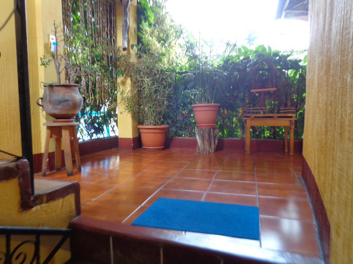 Hotel Encuentro Del Viajero Panajachel Ngoại thất bức ảnh