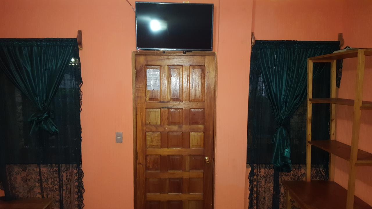 Hotel Encuentro Del Viajero Panajachel Ngoại thất bức ảnh