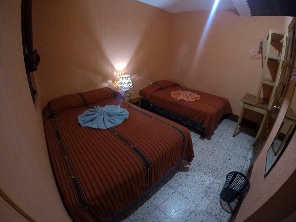 Hotel Encuentro Del Viajero Panajachel Ngoại thất bức ảnh