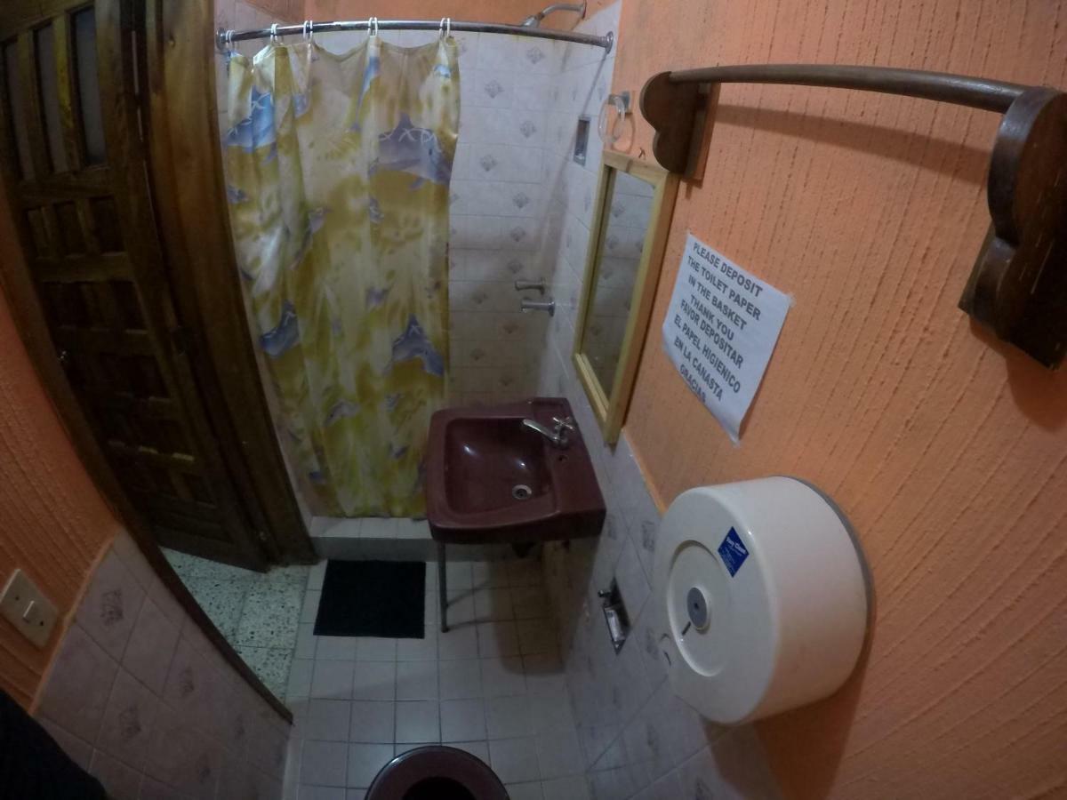 Hotel Encuentro Del Viajero Panajachel Ngoại thất bức ảnh